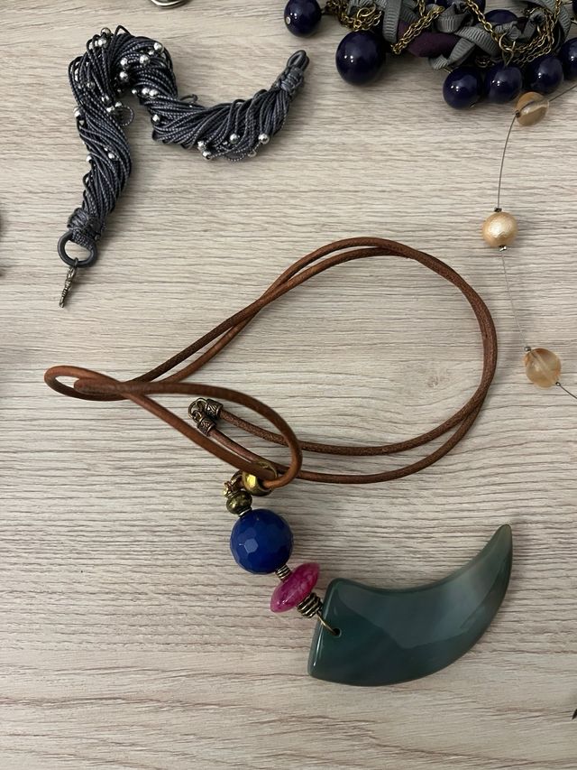 Lote bisutería collares, pulseras y llaveros