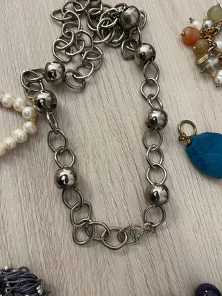 Lote bisutería collares, pulseras y llaveros