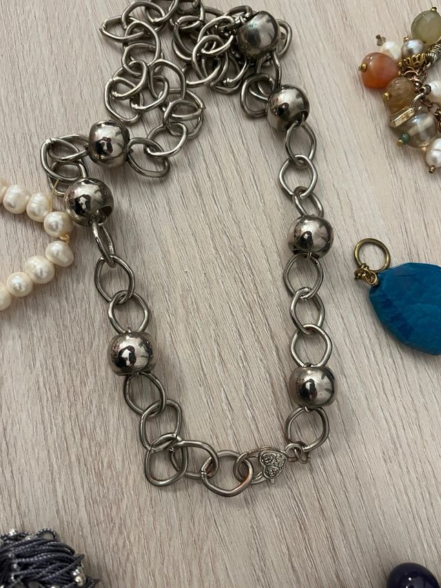 Lote bisutería collares, pulseras y llaveros