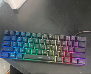 Teclado Gaming RGB Compacto