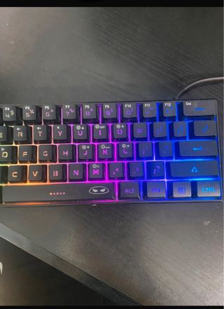 Teclado Gaming RGB Compacto