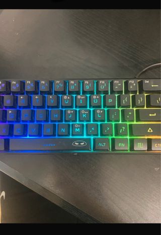 Teclado Gaming RGB Compacto