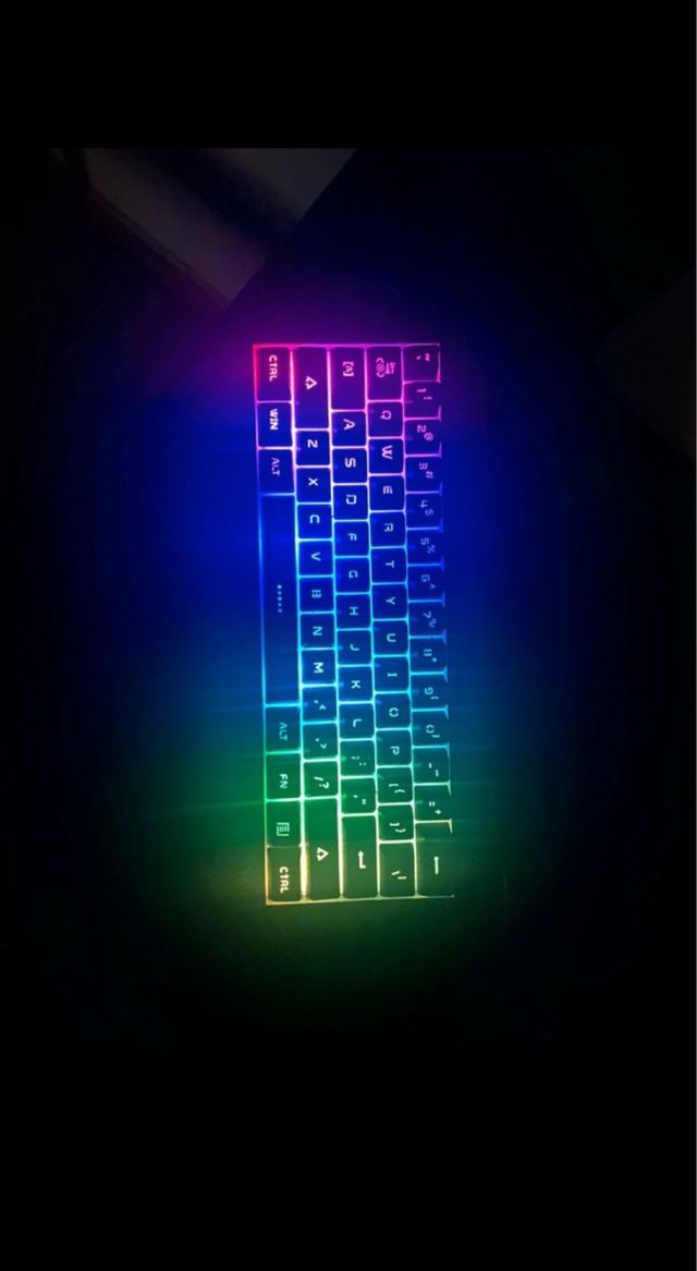 Teclado Gaming RGB Compacto