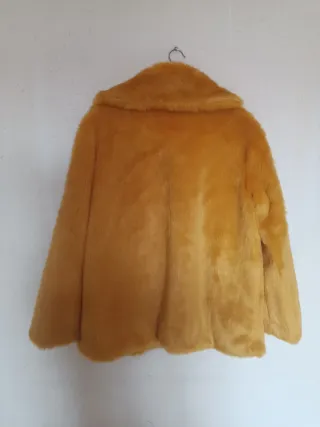 Chaquetón amarillo mostaza pelo sintético