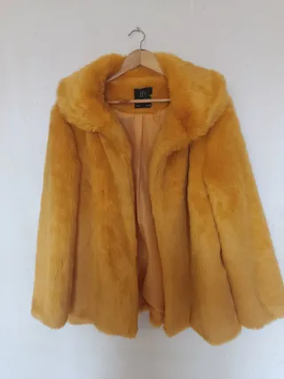 Chaquetón amarillo mostaza pelo sintético