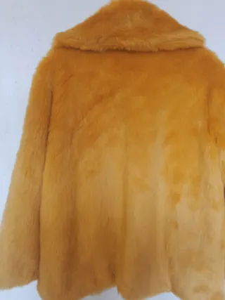 Chaquetón amarillo mostaza pelo sintético