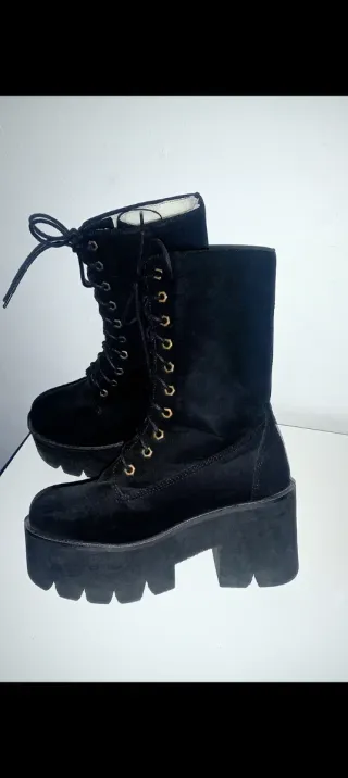 Botas negras con plataforma