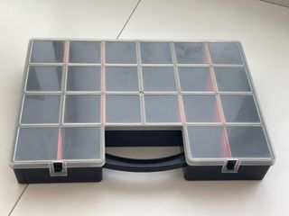 Organizador de piezas con compartimentos