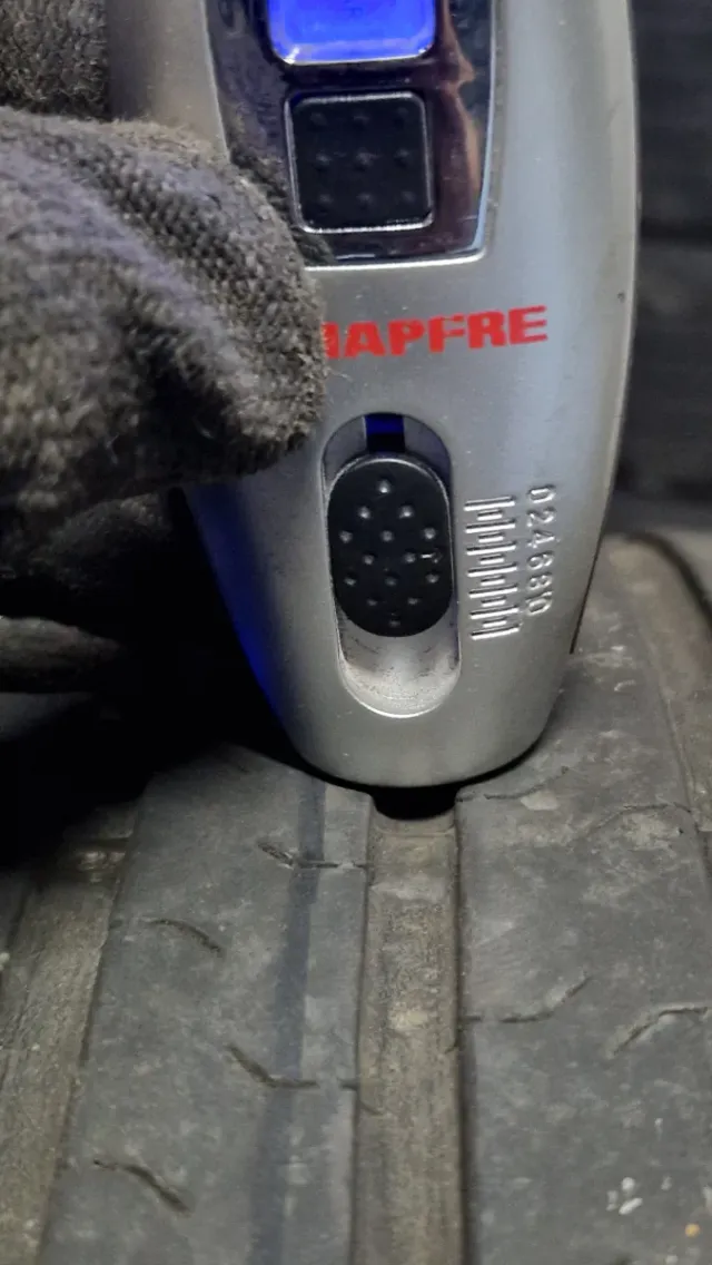 Neumático Continental 16"