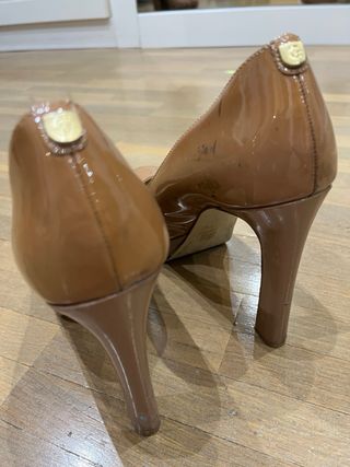 Zapatos salón Guess charol tacón alto T40