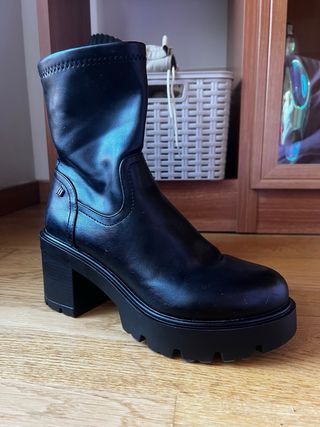 Botines negros con plataforma