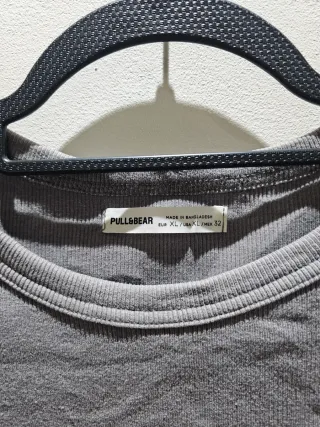 Camiseta Pull&Bear crop gris talla XL