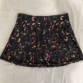 Falda pádel/tenis negra con estampado multicolor