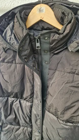 Chaleco Zara con capucha negro