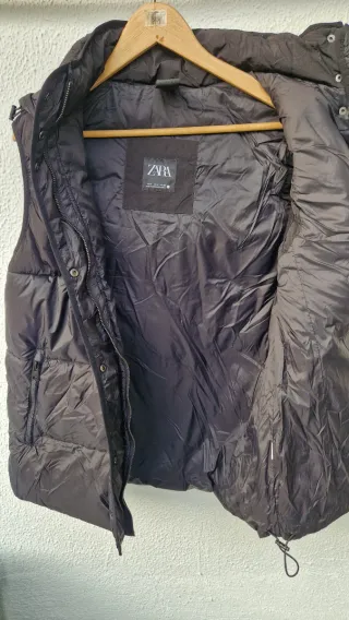 Chaleco Zara con capucha negro