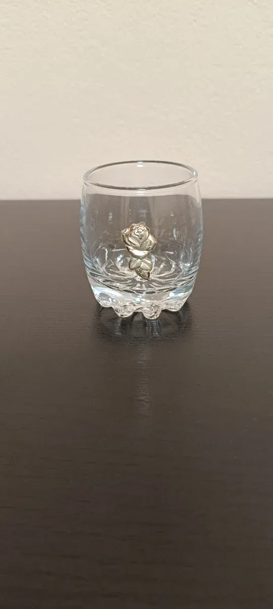 Juego Botella y 6 Chupitos con Rosa