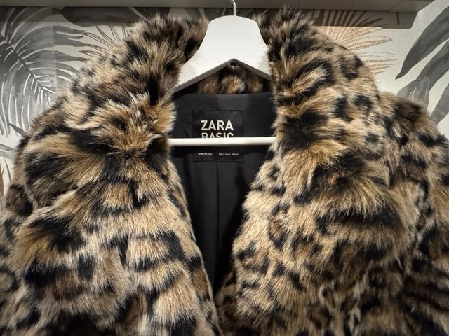 Abrigo pelo Zara estampado leopardo