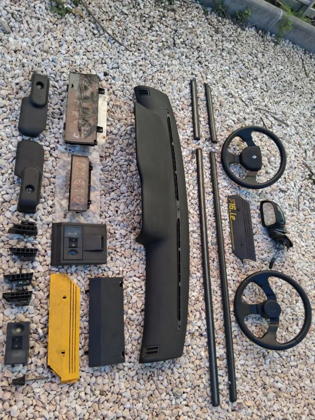 RENAULT "CLIO 16V"MATERIAL      (RECAMBIOS/PIEZAS)