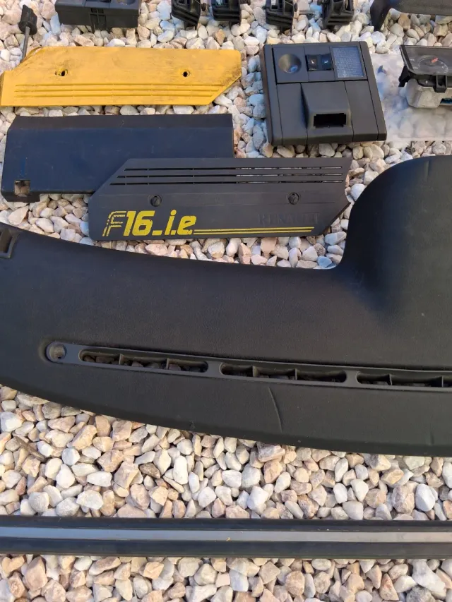 RENAULT "CLIO 16V"MATERIAL      (RECAMBIOS/PIEZAS)