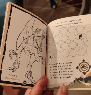 Conjunto de 5 Dinossauros de Brinquedo + Livro