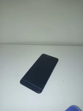 Lotto di 3 telefoni cellulari usati