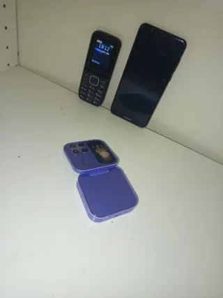 Lotto di 3 telefoni cellulari usati