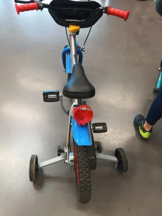 Bicicleta infantil Super Wings casi nueva