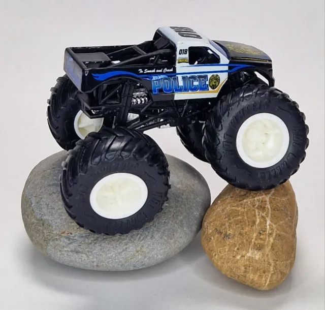 Hot Wheels Monster Truck Policía 1/64
