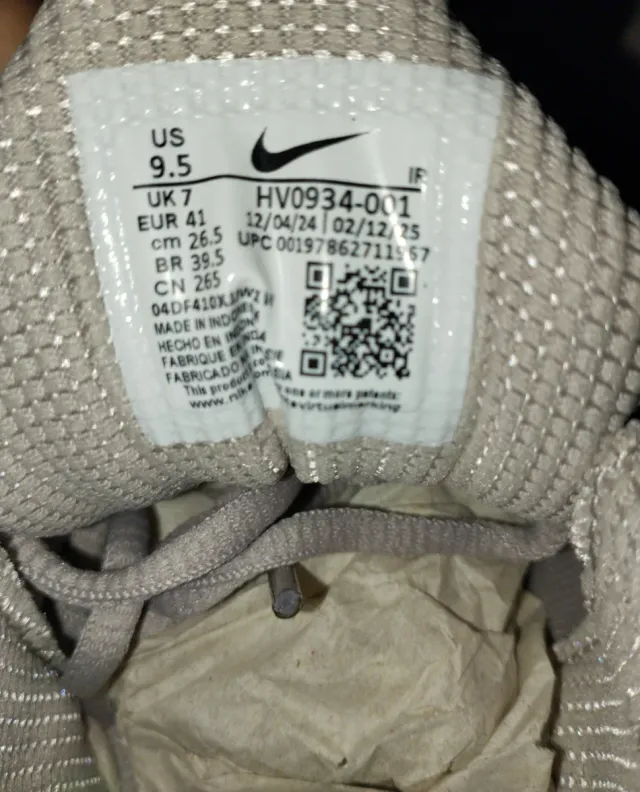 Zapatillas Nike Shox grises y blancas