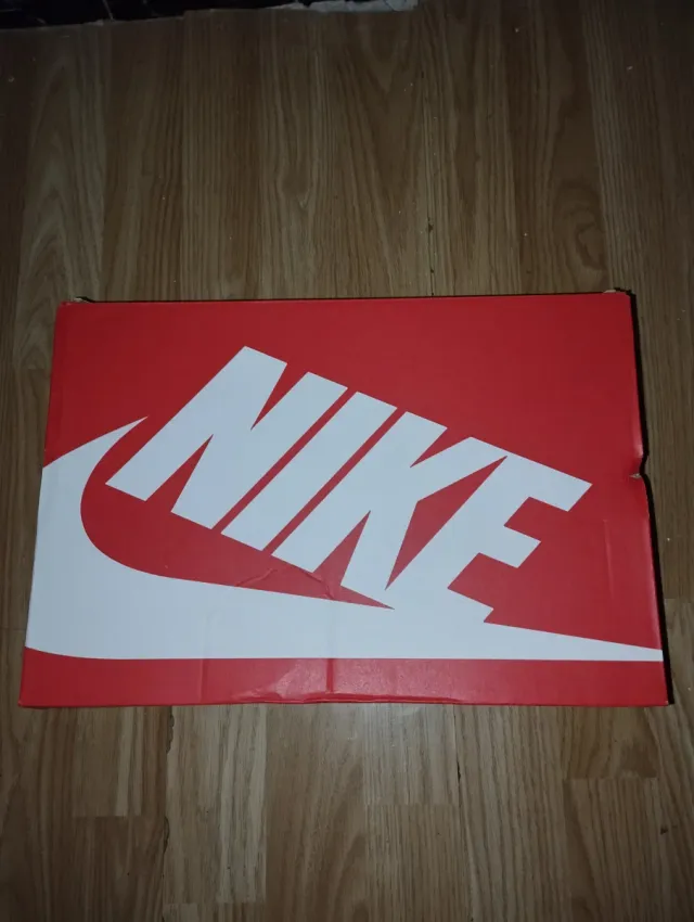 Zapatillas Nike Shox grises y blancas