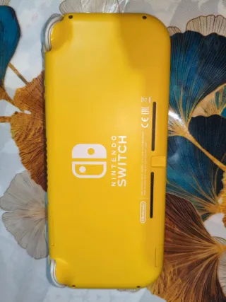 Nintendo Switch Lite Amarilla