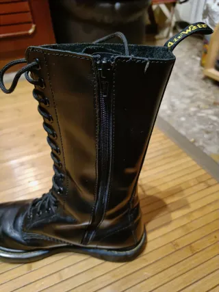 Botas Dr. Martens 14 ojales cremallera