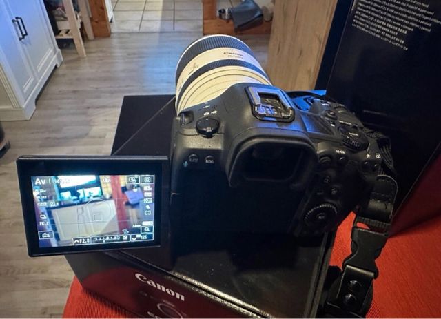 Canon R5 Mark II + RF 70-200mm F/2.8