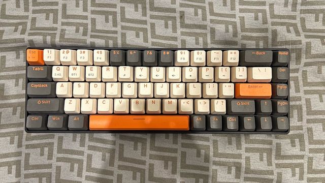 Teclado Mecánico Ziyoulang inalámbrico como nuevo
