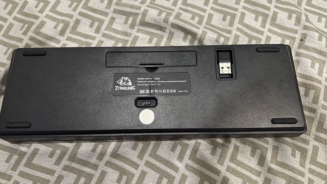 Teclado Mecánico Ziyoulang inalámbrico como nuevo