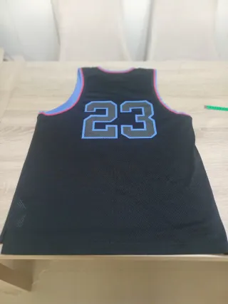 Camiseta Jordan 23 Negra y Azul