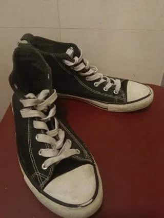 Zapatillas Converse altas negras y blancas
