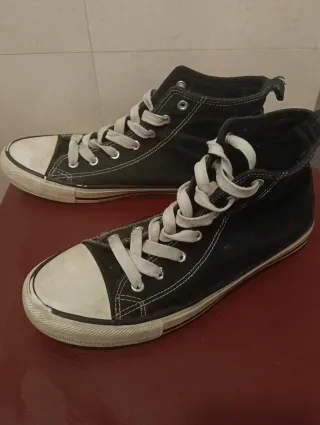 Zapatillas Converse altas negras y blancas