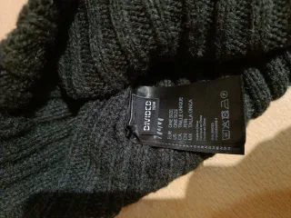 Gorro de invierno negro con pompón