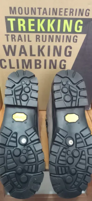 Botas de montaña trekking Boreal