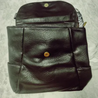 Mochila negra con detalle trenzado