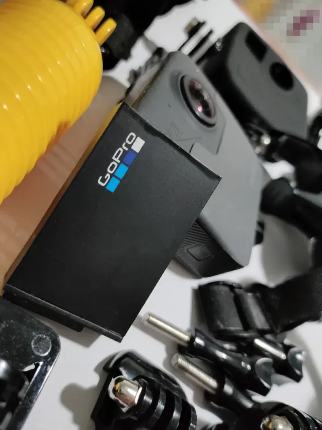 GoPro Fusion 360 con tantissimi accessori