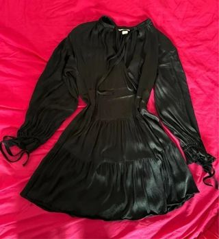 H&M vestido negro satinado corto gótico