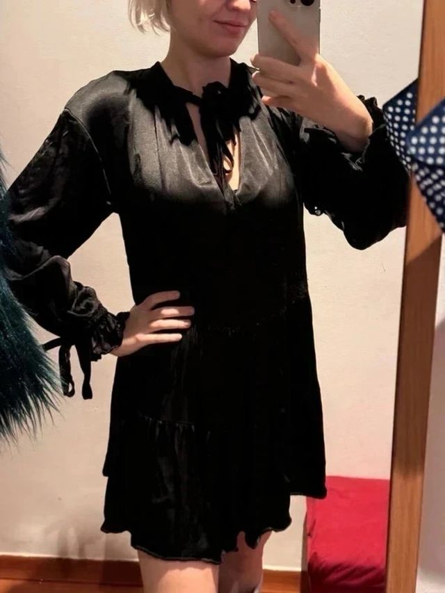 H&M vestido negro satinado corto gótico