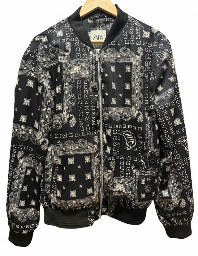 Cazadora Bomber Estampada Zara Negra y Blanca