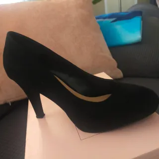 Zapatos de tacón negros de ante