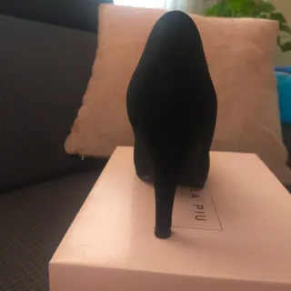 Zapatos de tacón negros de ante