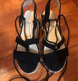 Sandali neri con lacci