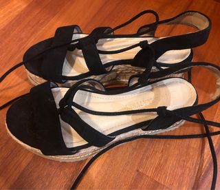 Sandali neri con lacci