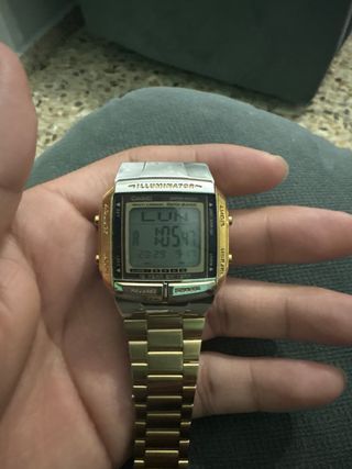 Reloj Casio Dorado y Plateado